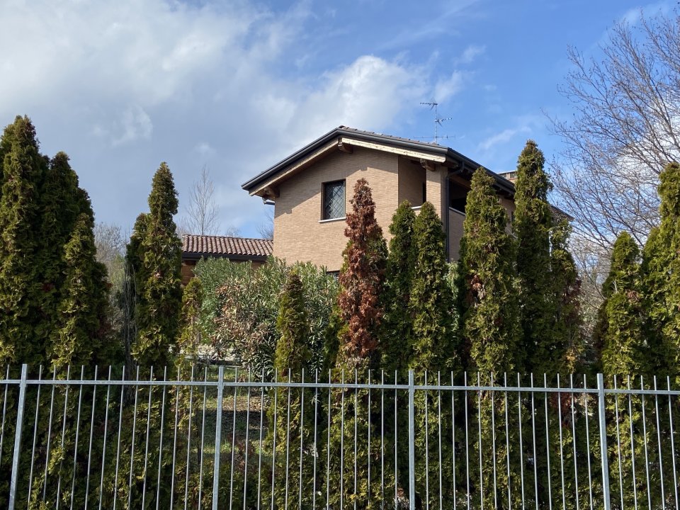 Se vende villa in zona tranquila Merate Lombardia foto 6