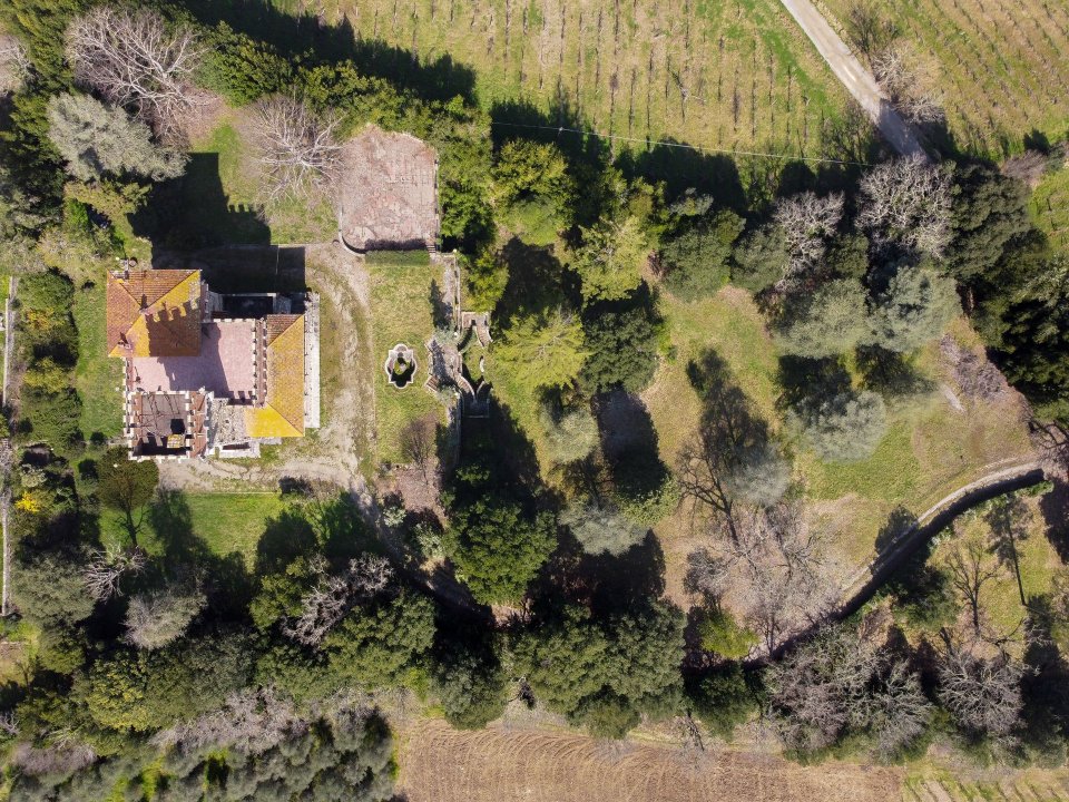 A vendre château in zone tranquille Bucine Toscana foto 2