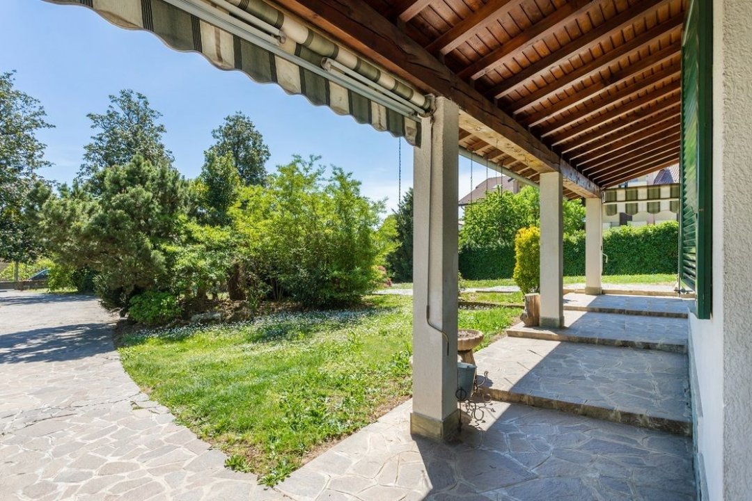 For sale villa in quiet zone Bernareggio Lombardia foto 2