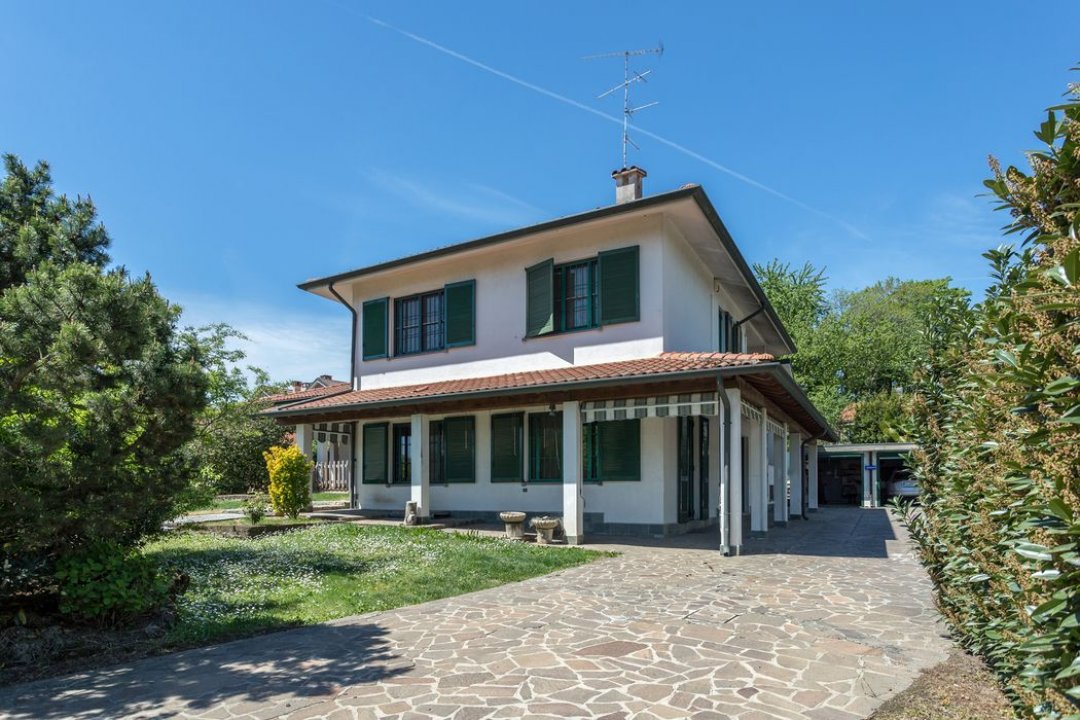 For sale villa in quiet zone Bernareggio Lombardia foto 24