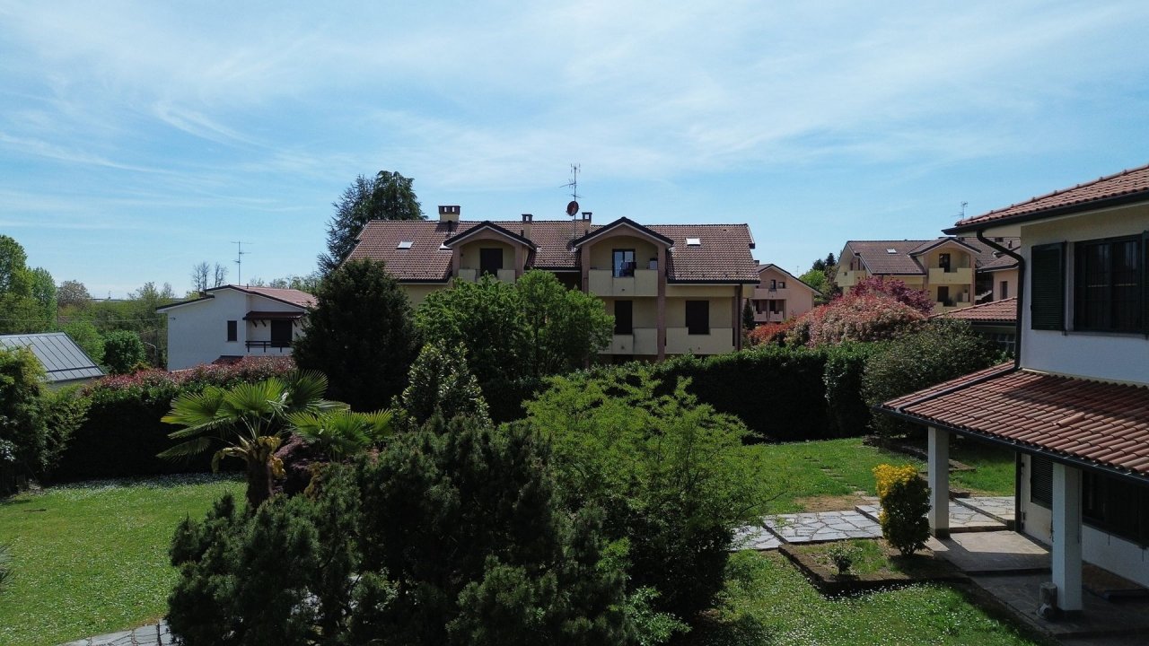 For sale villa in quiet zone Bernareggio Lombardia foto 32