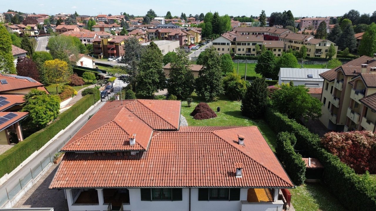 For sale villa in quiet zone Bernareggio Lombardia foto 35