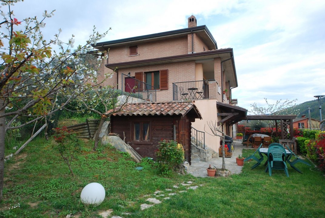 Se vende villa in zona tranquila Perugia Umbria foto 1
