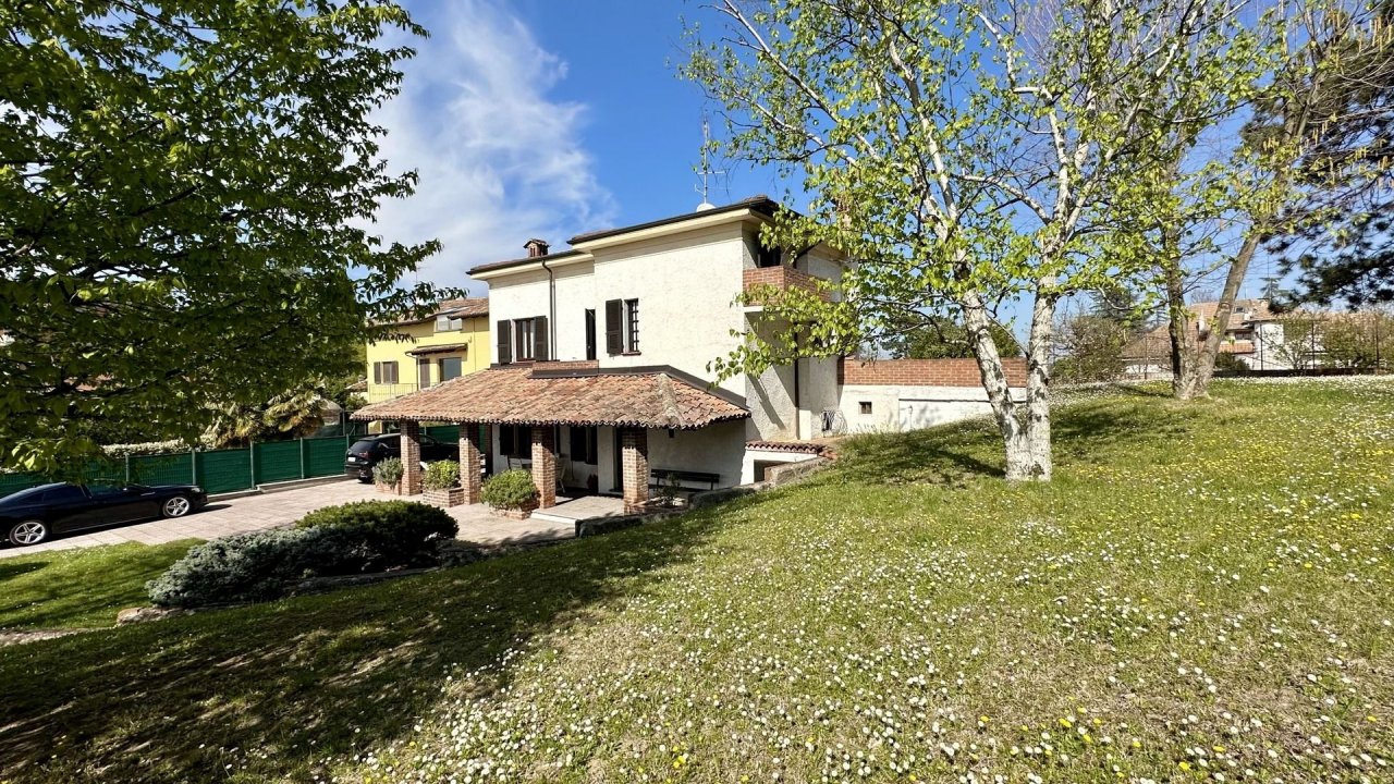 Se vende villa in zona tranquila Tortona Piemonte foto 4
