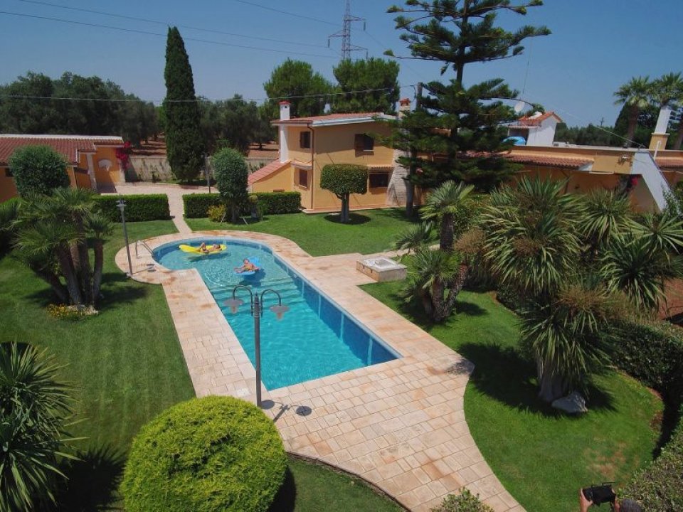 Se vende villa in zona tranquila Carovigno Puglia foto 1