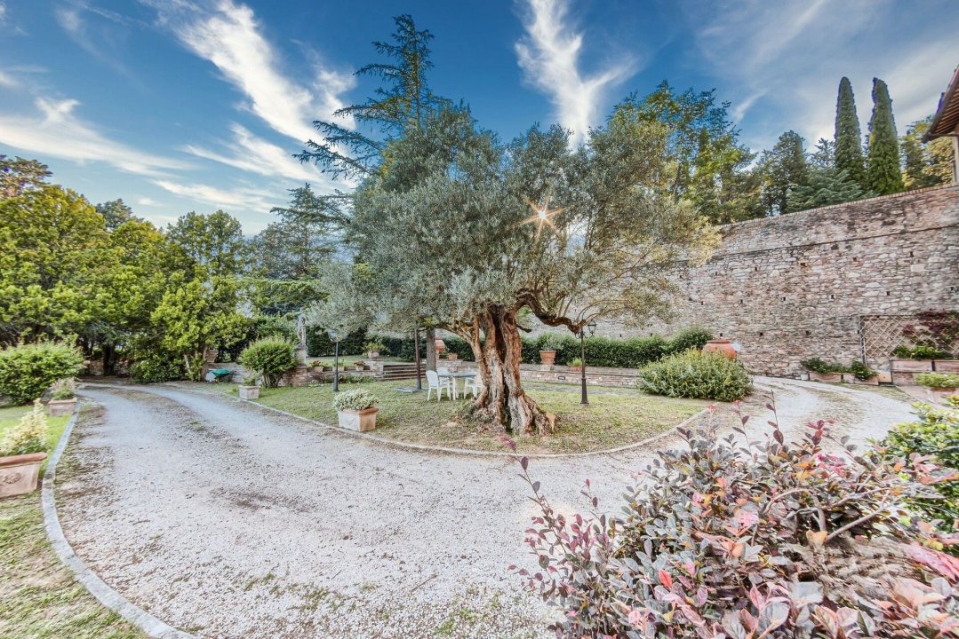 Se vende villa in zona tranquila Spello Umbria foto 3