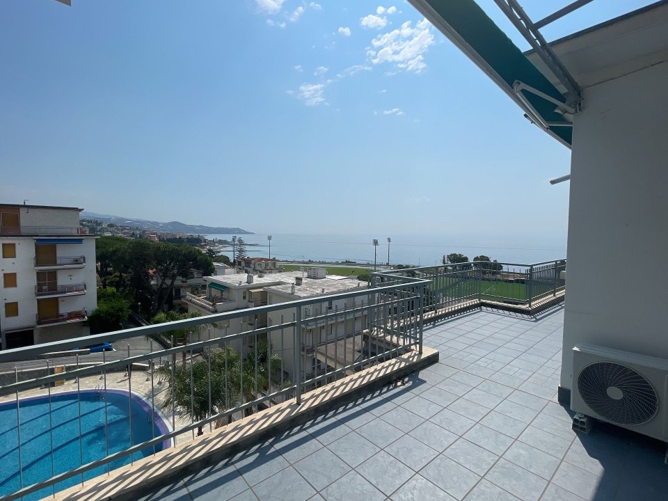 For sale penthouse by the sea Sanremo Liguria foto 4