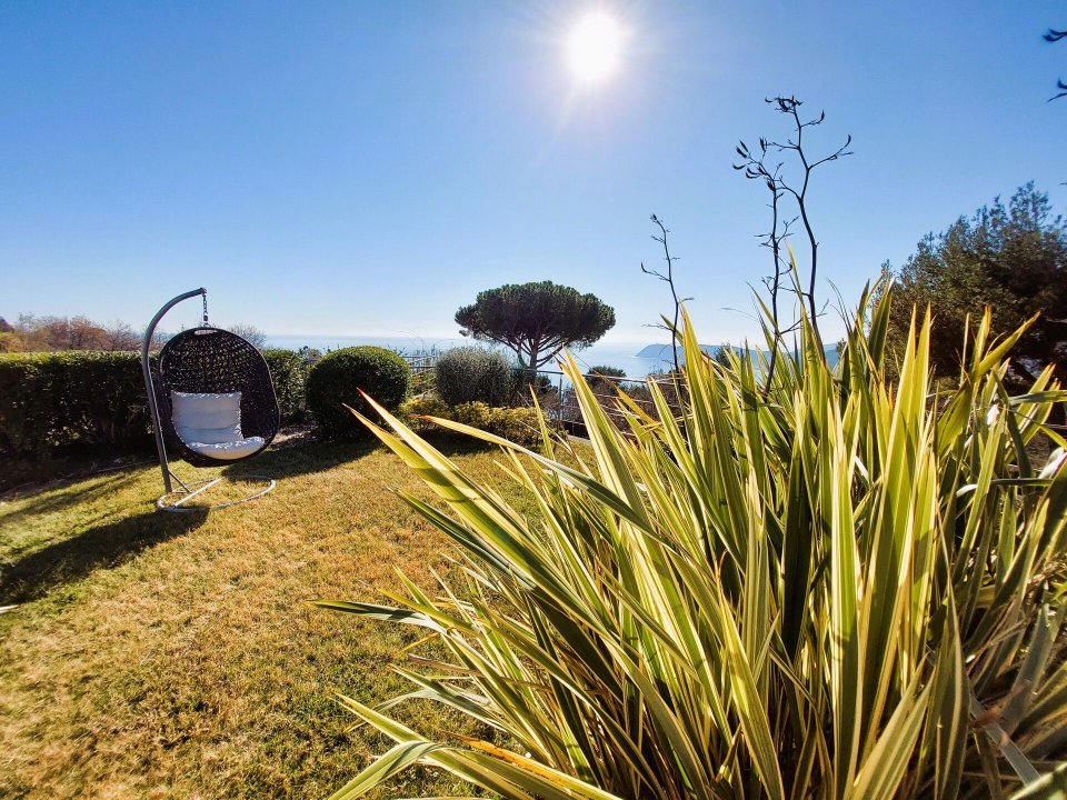 Se vende villa in zona tranquila Alassio Liguria foto 24