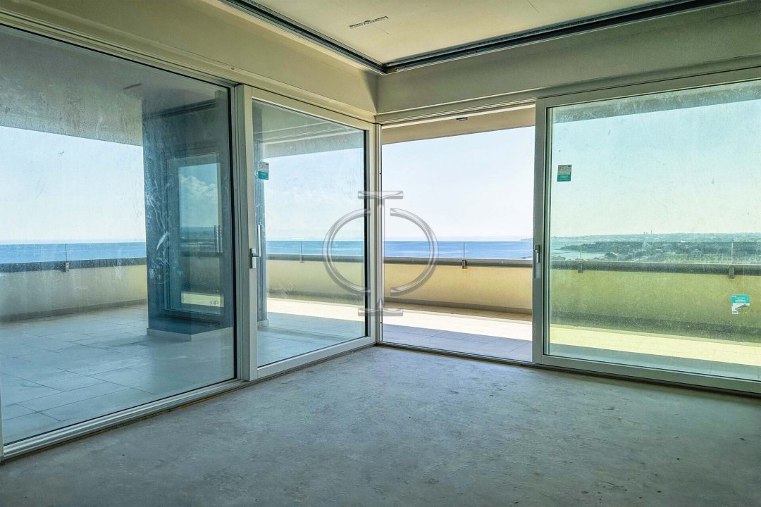 For sale penthouse by the sea Trani Puglia foto 4