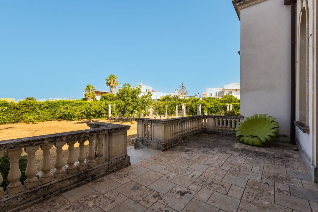 Para venda palácio in cidade Calimera Puglia foto 20