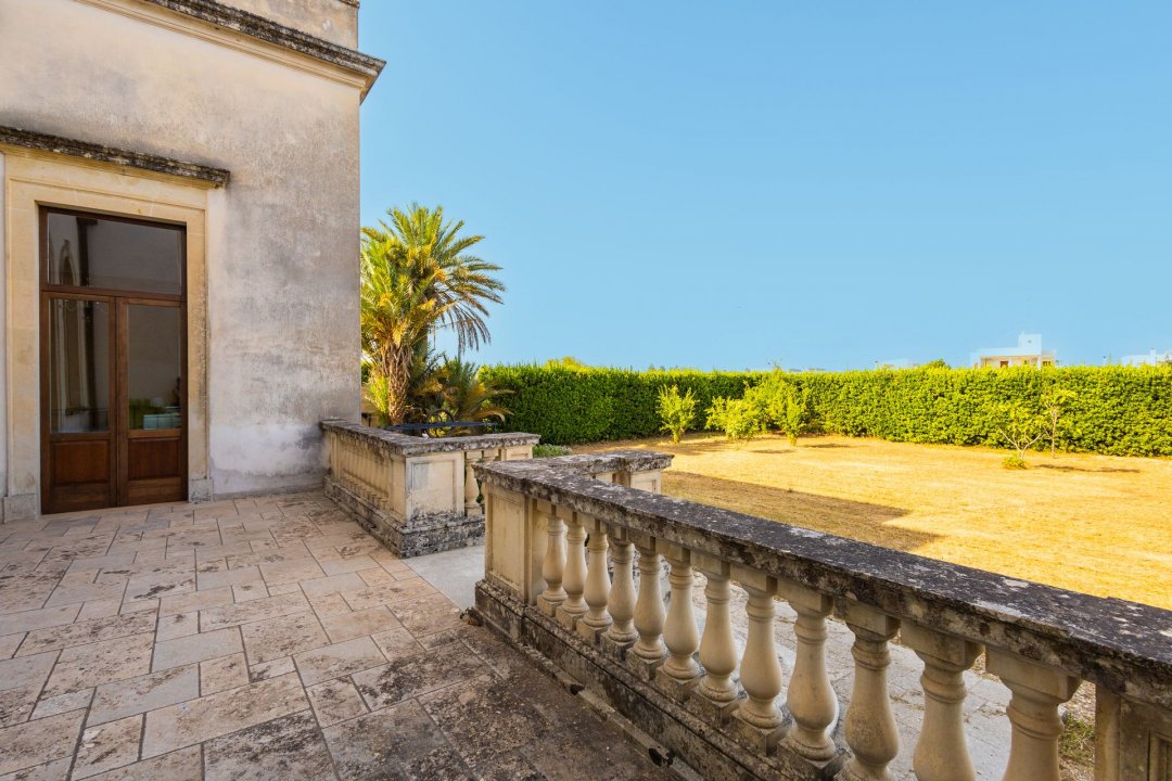 Para venda palácio in cidade Calimera Puglia foto 22