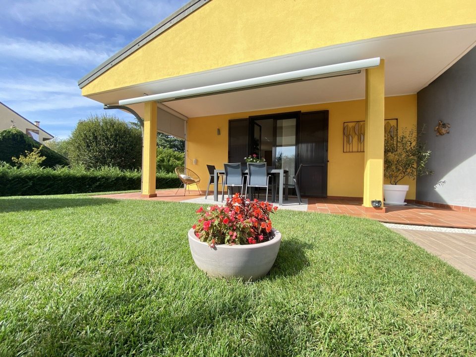 A vendre villa in zone tranquille Lainate Lombardia foto 1