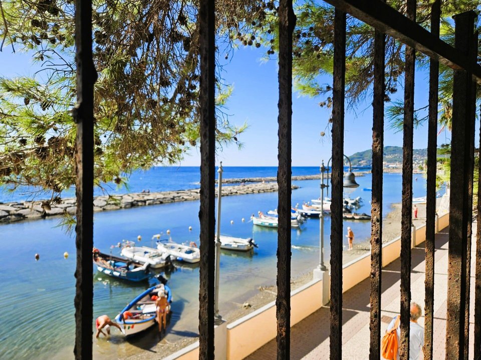 Se vende villa by the mar Cervo Liguria foto 4