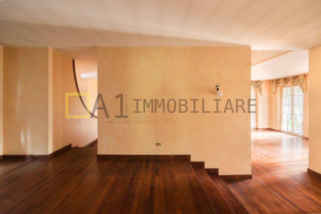 For sale villa in city Lentate sul Seveso Lombardia foto 38