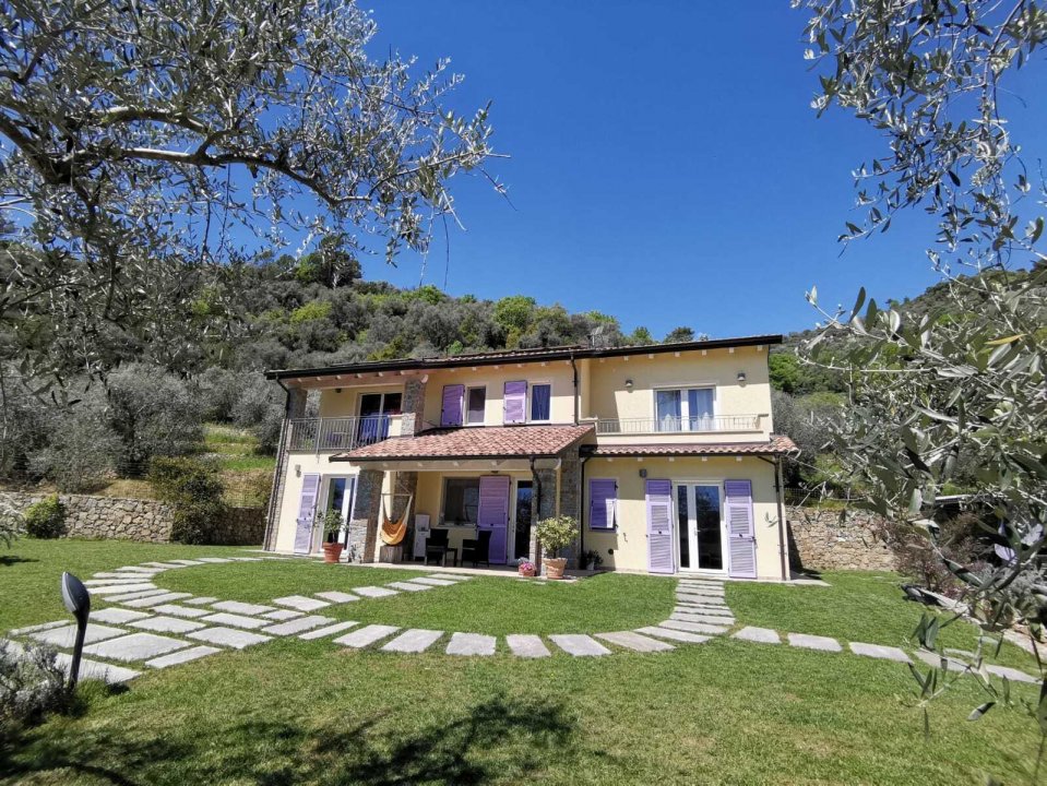 Se vende villa in zona tranquila Dolceacqua Liguria foto 3