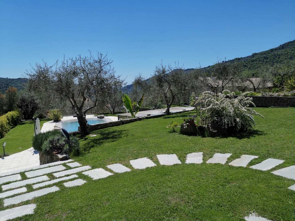 Se vende villa in zona tranquila Dolceacqua Liguria foto 5