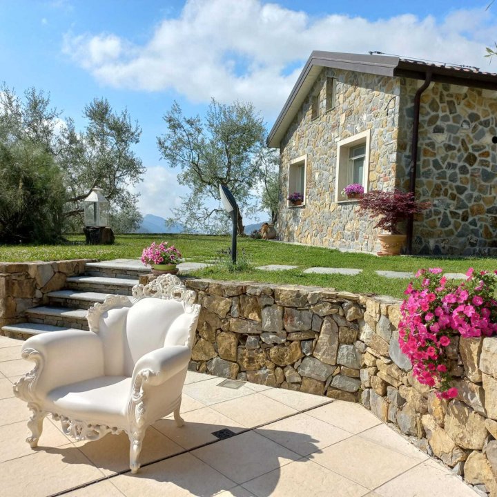 Se vende villa in zona tranquila Dolceacqua Liguria foto 1