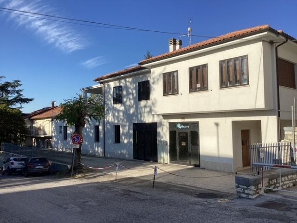 Se vende transacción inmobiliaria in zona tranquila Pesaro Marche foto 2
