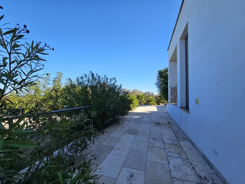 A vendre villa in zone tranquille Carovigno Puglia foto 2