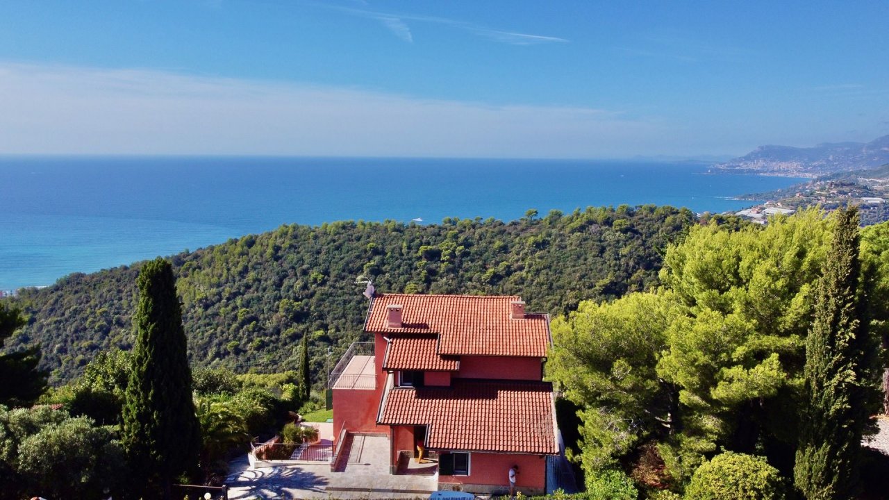 Se vende villa in zona tranquila Bordighera Liguria foto 2