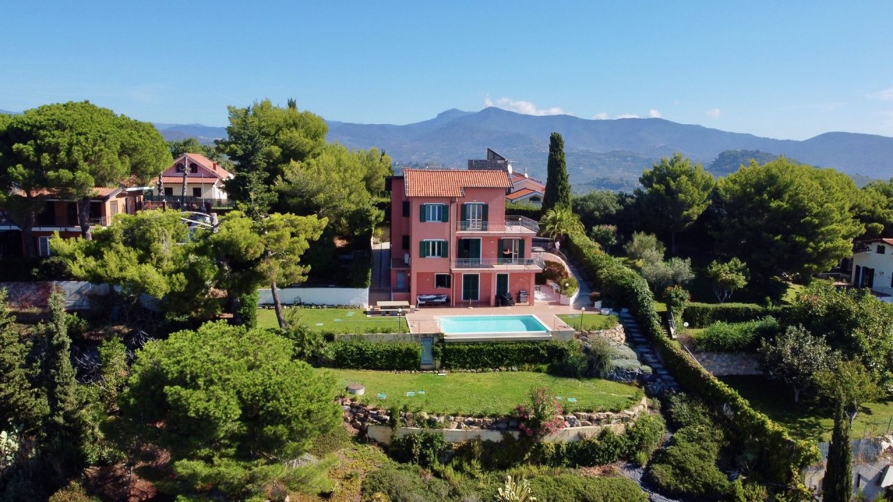 Se vende villa in zona tranquila Bordighera Liguria foto 7