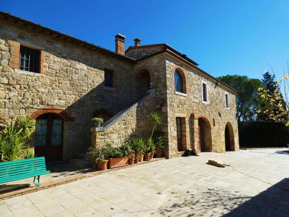 For sale cottage in quiet zone Asciano Toscana foto 4