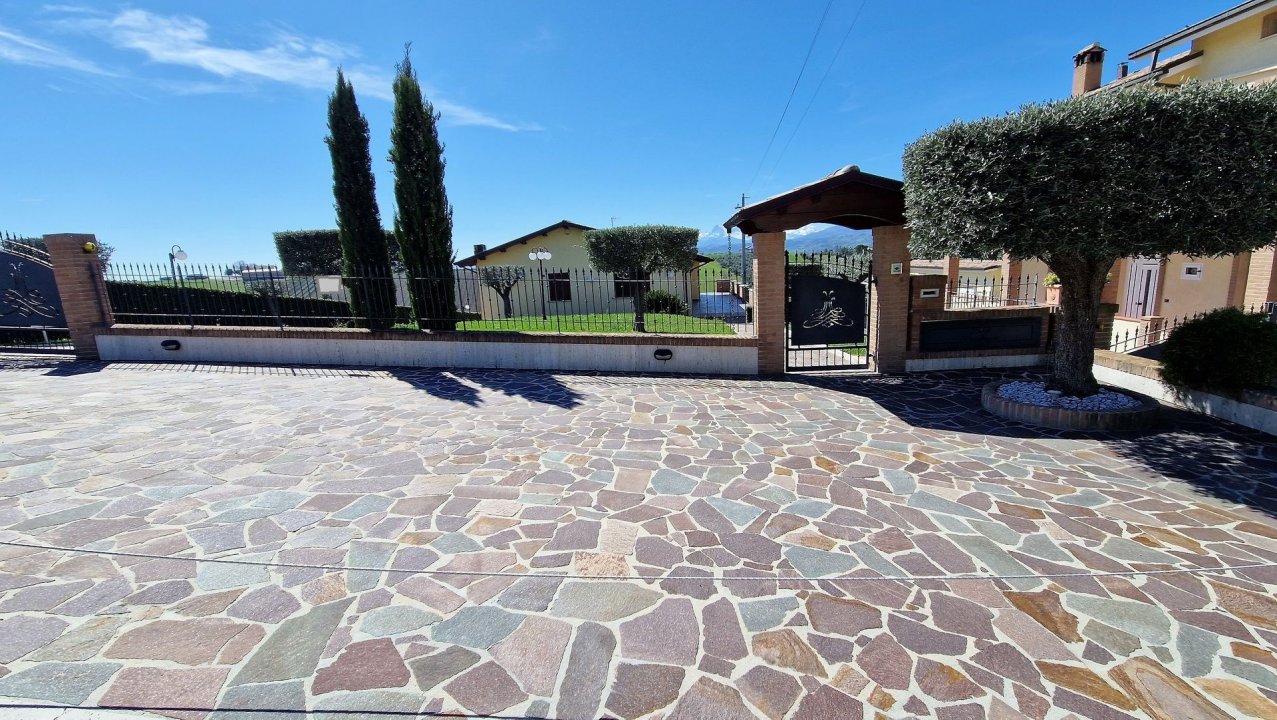 Se vende villa in zona tranquila Ancarano Abruzzo foto 23