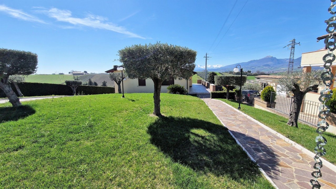 A vendre villa in zone tranquille Ancarano Abruzzo foto 25
