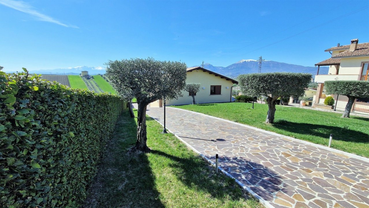 Se vende villa in zona tranquila Ancarano Abruzzo foto 26