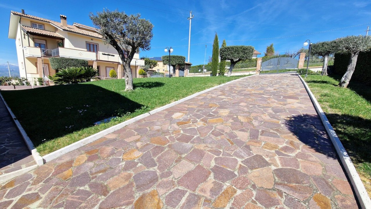 Se vende villa in zona tranquila Ancarano Abruzzo foto 29