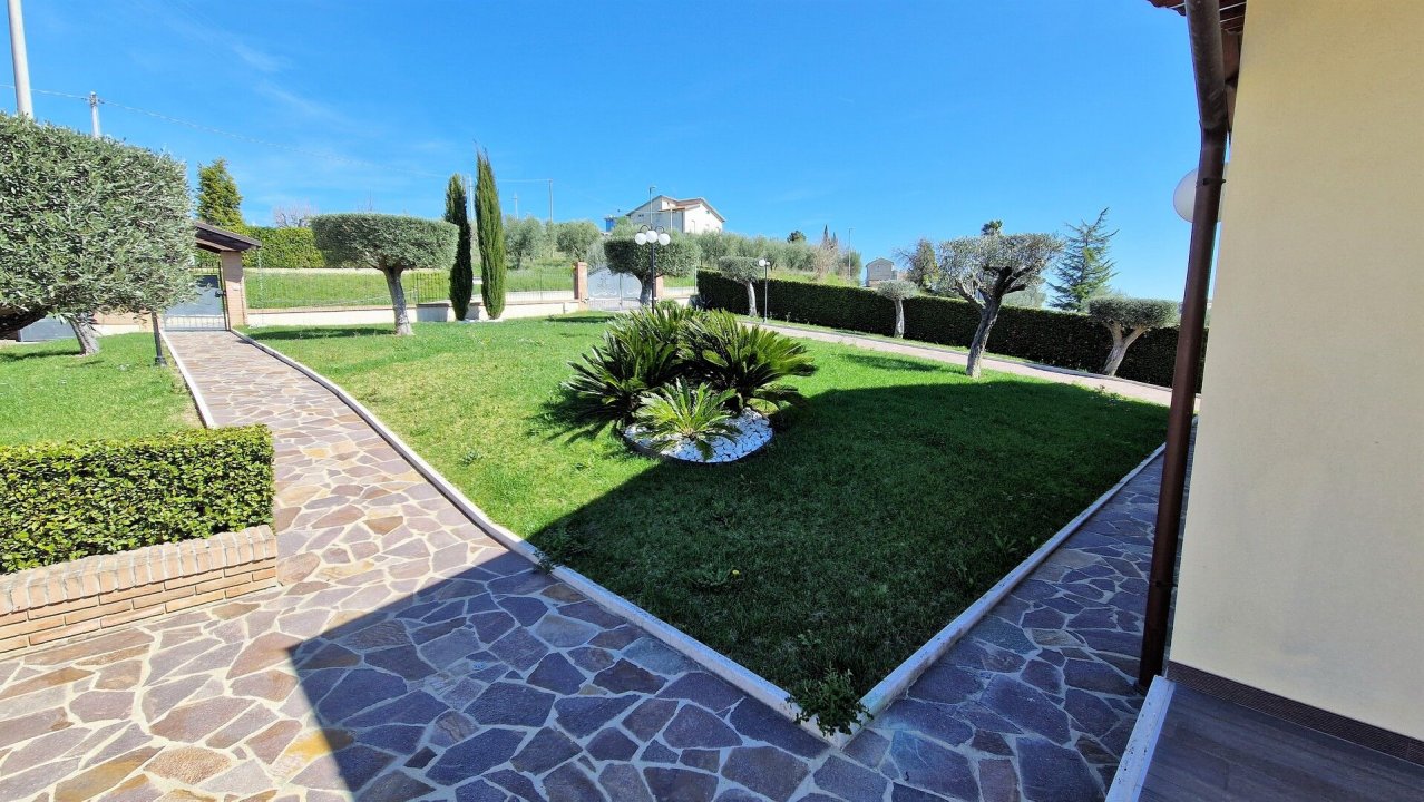 Se vende villa in zona tranquila Ancarano Abruzzo foto 33
