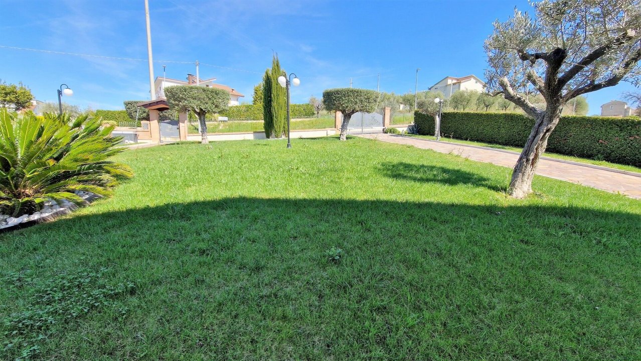 A vendre villa in zone tranquille Ancarano Abruzzo foto 34