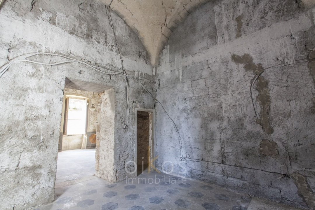 Para venda palácio in cidade Oria Puglia foto 14