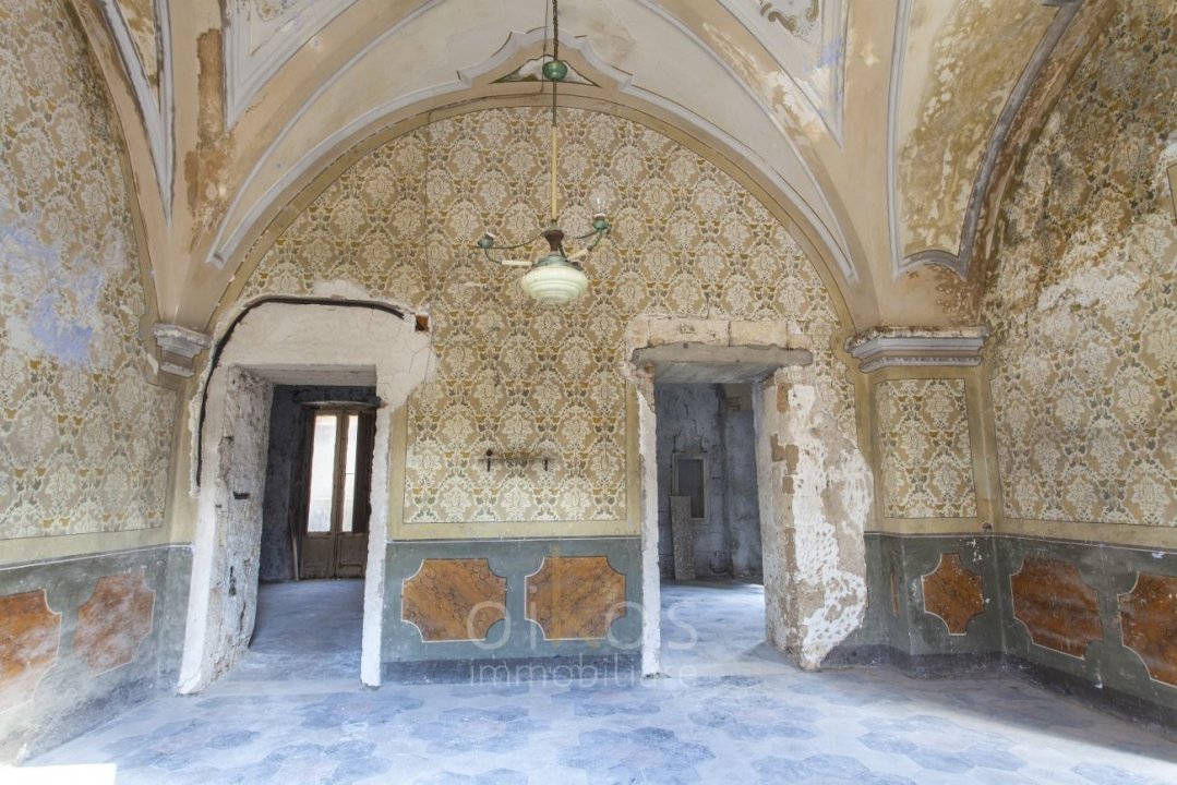 Para venda palácio in cidade Oria Puglia foto 9