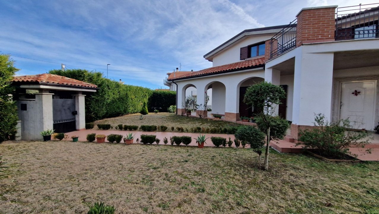Zu verkaufen villa in ruhiges gebiet Sant´Egidio alla Vibrata Abruzzo foto 21