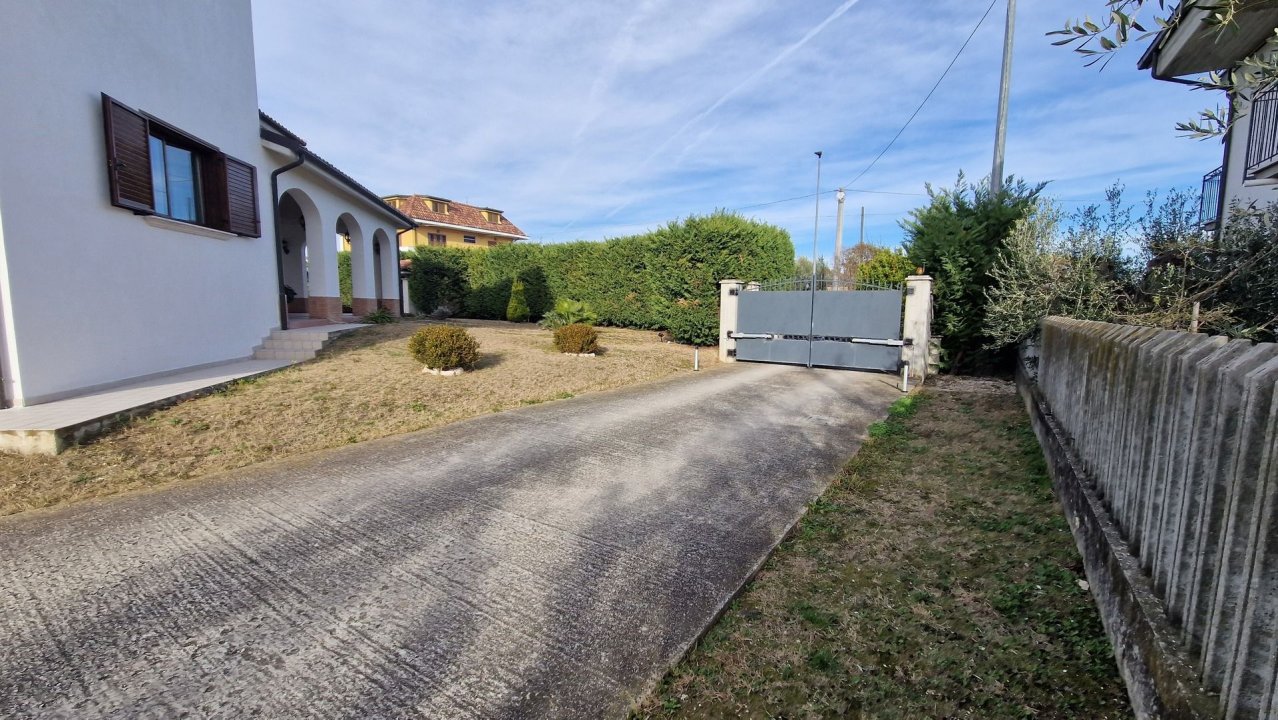 Se vende villa in zona tranquila Sant´Egidio alla Vibrata Abruzzo foto 45