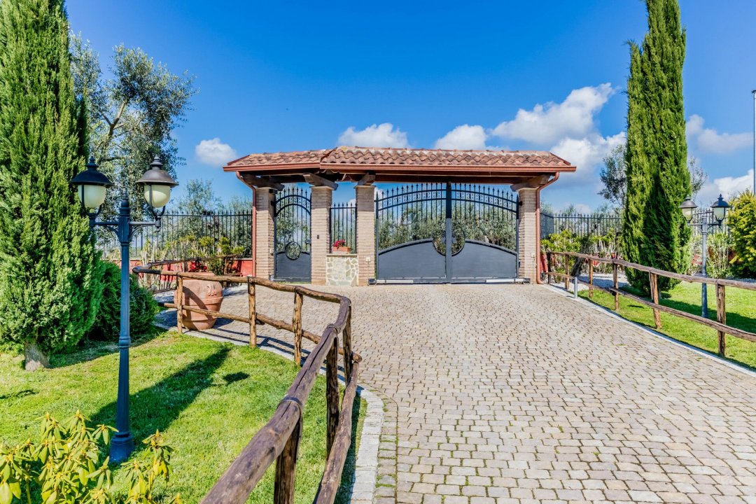 Se vende villa in zona tranquila Guidonia Montecelio Lazio foto 3