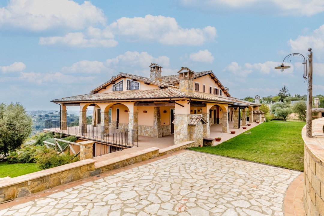 A vendre villa in zone tranquille Castelnuovo di Porto Lazio foto 1