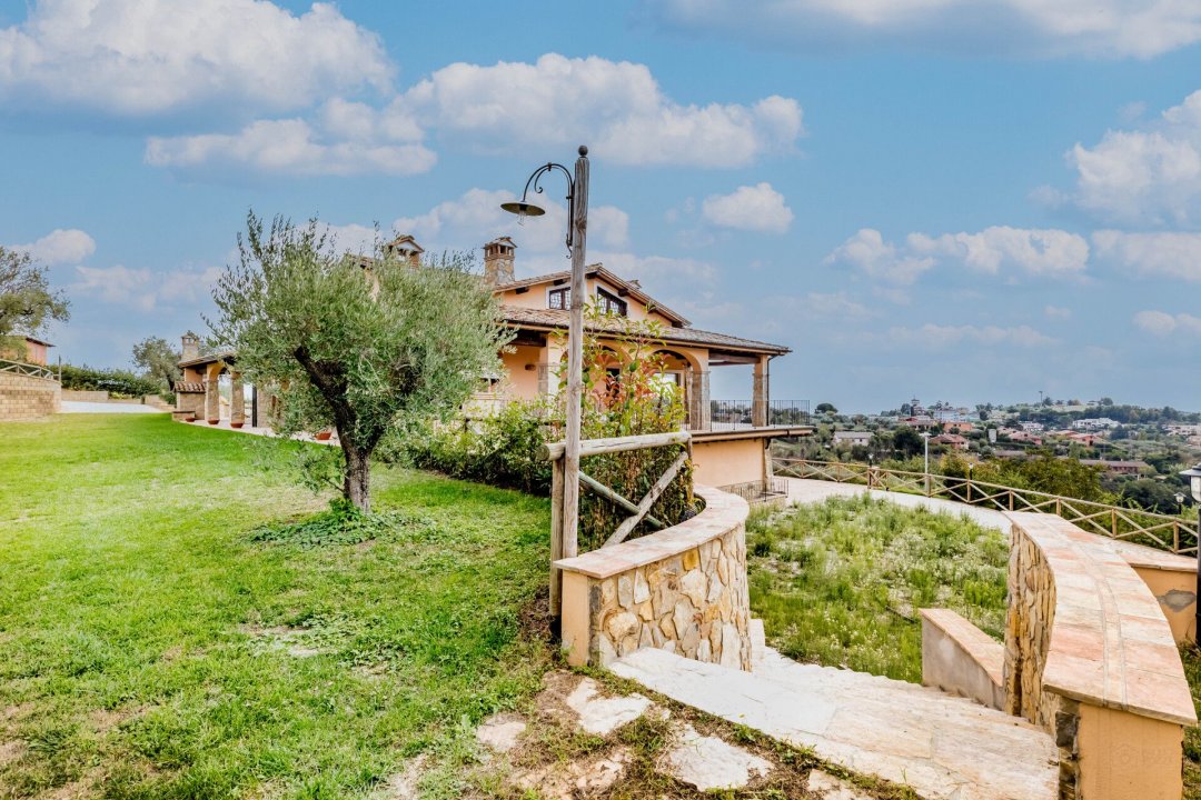 Se vende villa in zona tranquila Castelnuovo di Porto Lazio foto 6