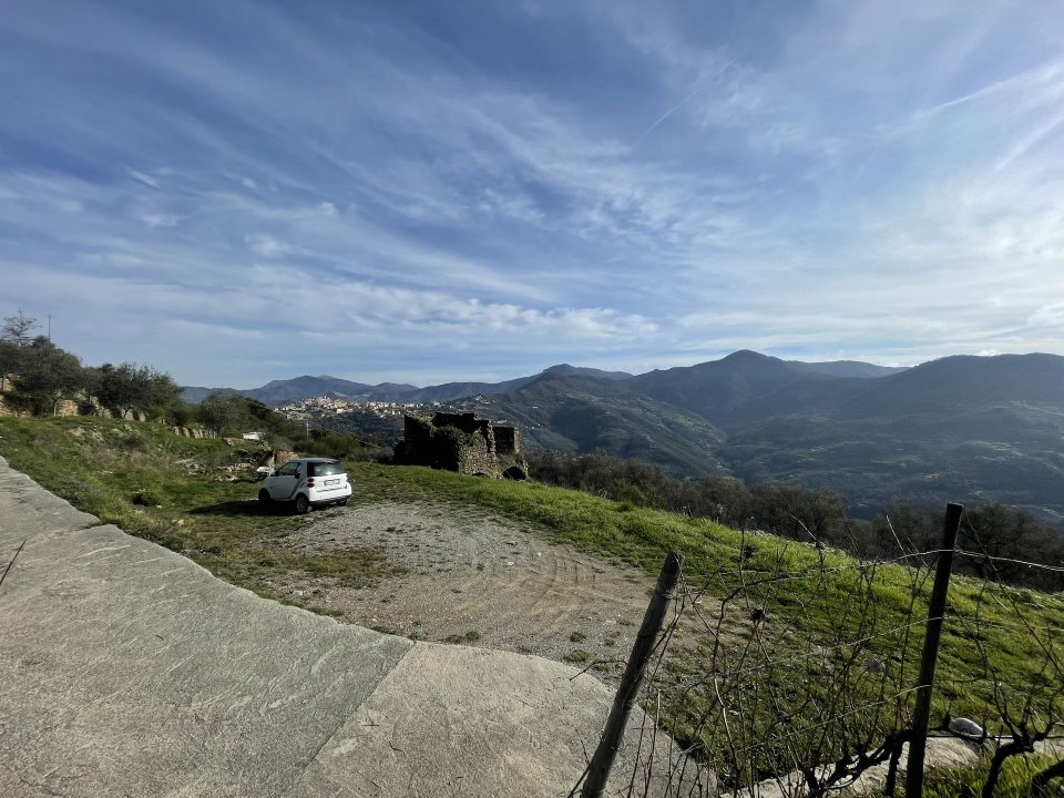 For sale terrain in quiet zone Perinaldo Liguria foto 5