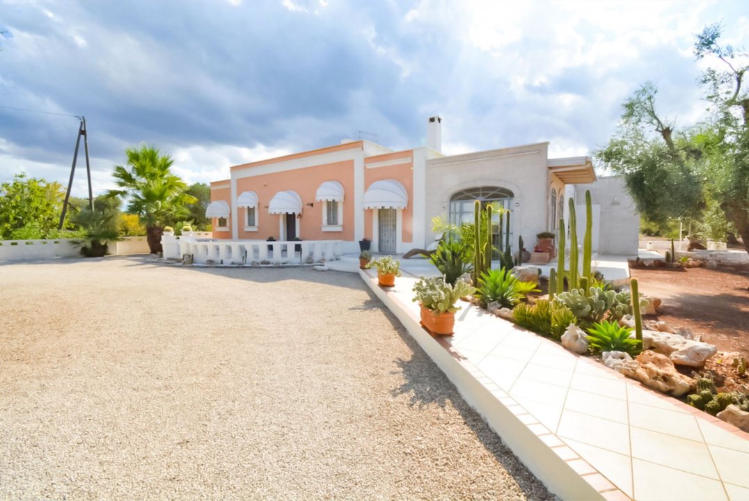 A vendre villa in zone tranquille San Vito dei Normanni Puglia foto 3