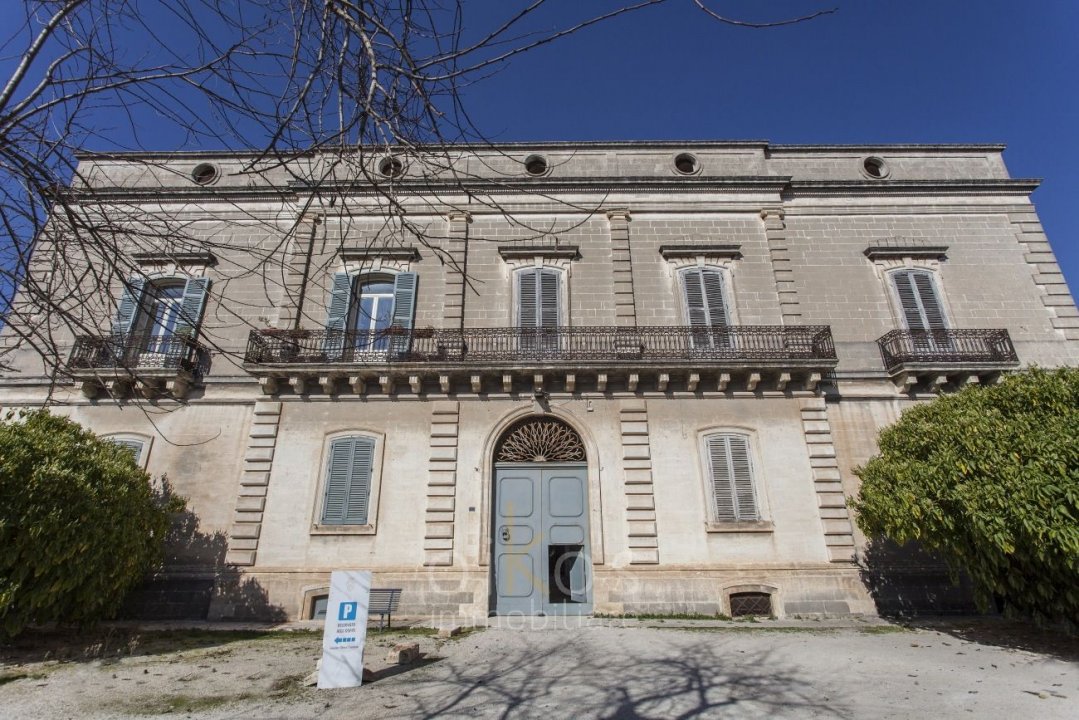 Se vende palacio in zona tranquila Manduria Puglia foto 2
