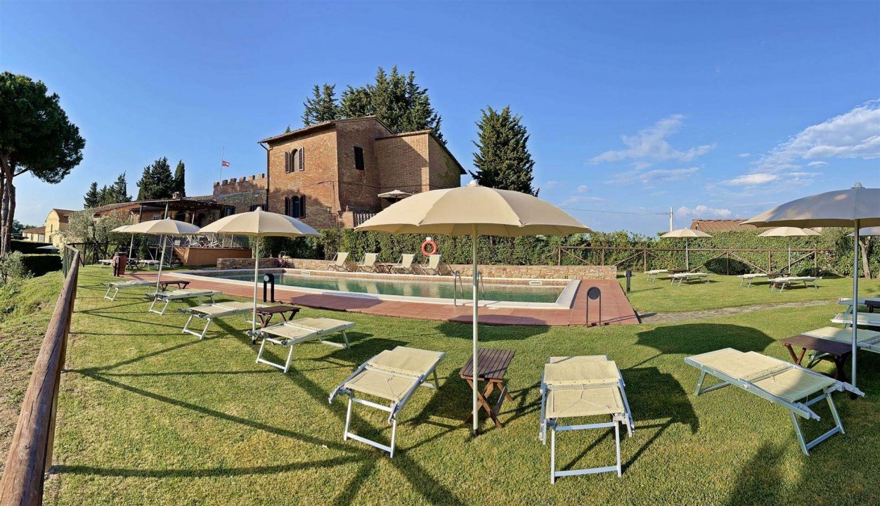 For sale cottage in quiet zone San Gimignano Toscana foto 9