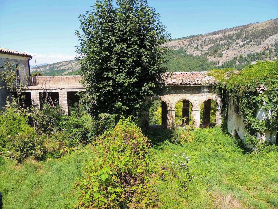Se vende palacio in montaña Caramanico Terme Abruzzo foto 2