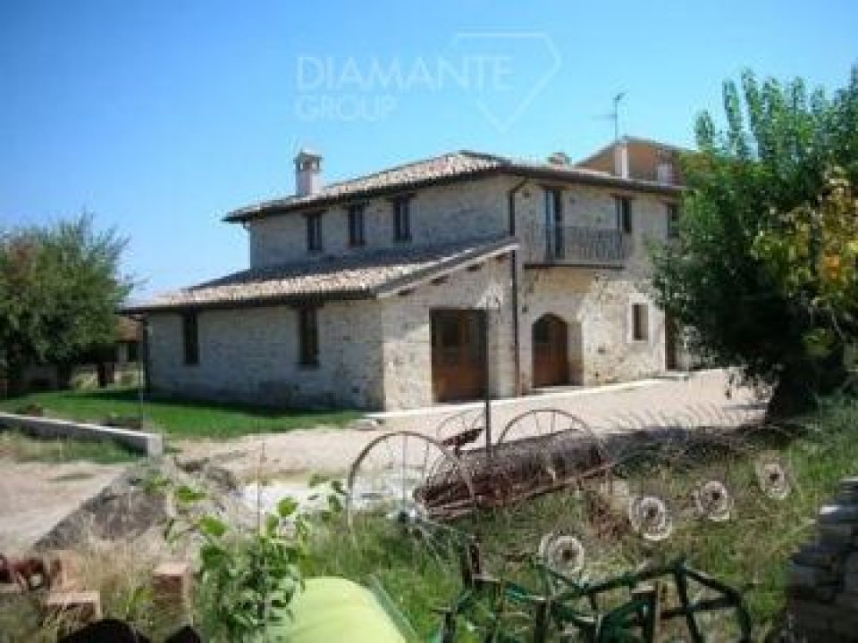 For sale cottage in quiet zone Castel Ritaldi Umbria foto 2