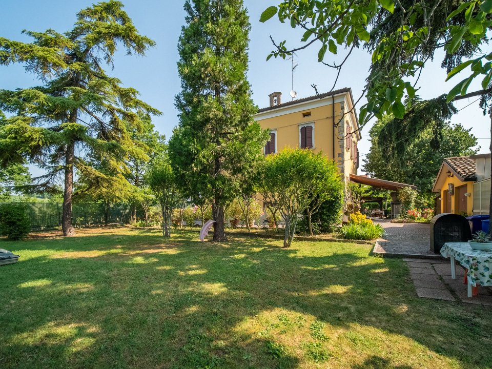 For sale cottage in quiet zone Quattro Castella Emilia-Romagna foto 6