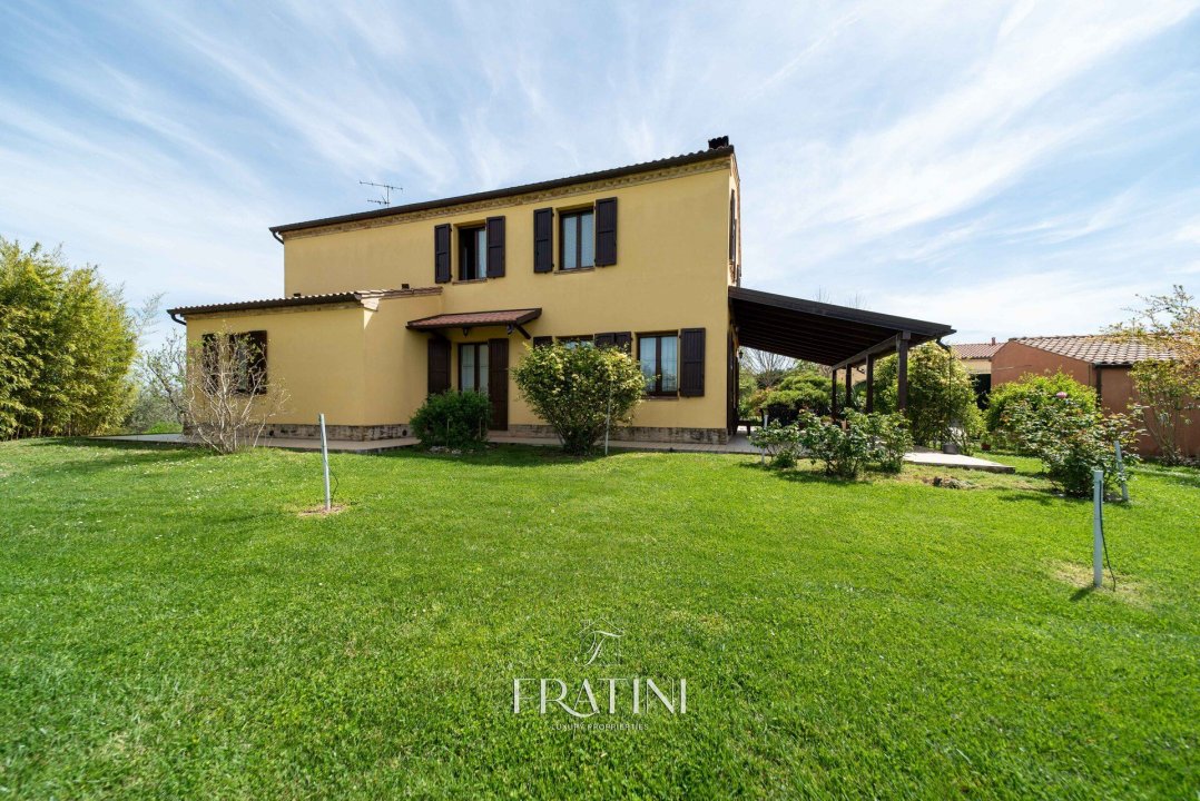For sale villa in quiet zone Morrovalle Marche foto 33