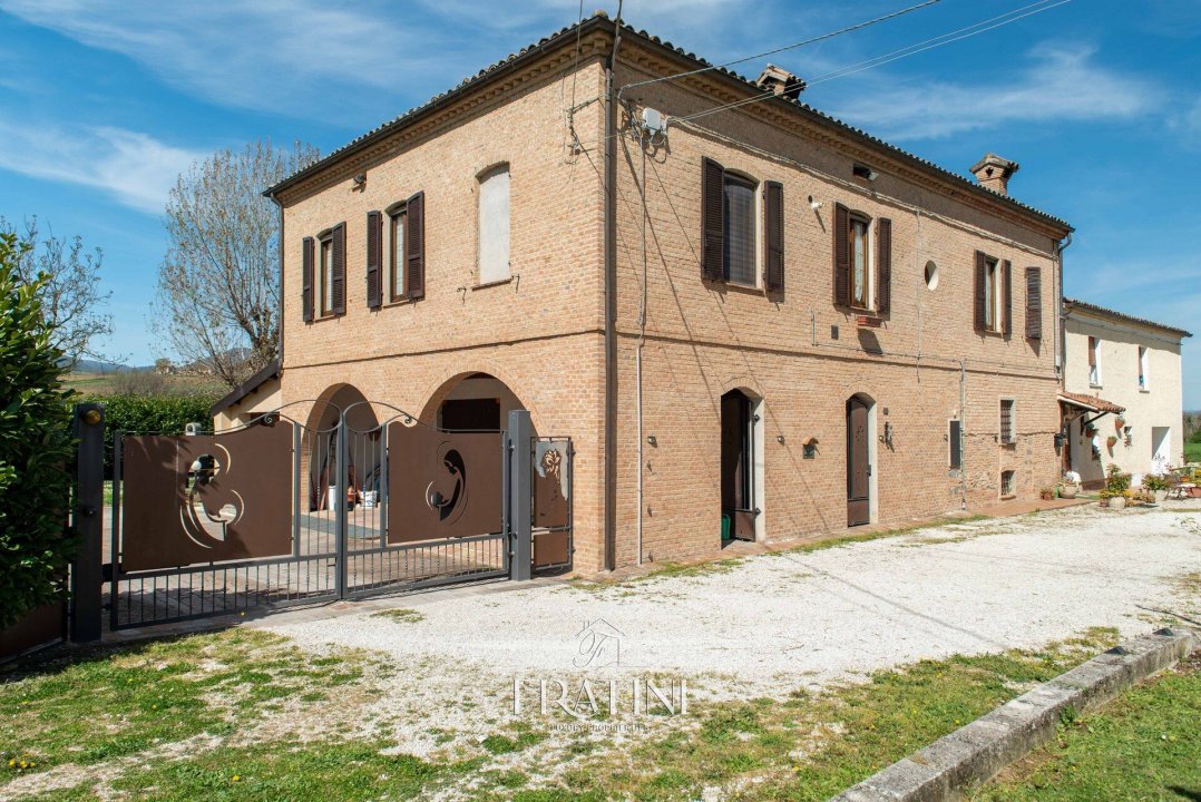 For sale cottage in quiet zone Matelica Marche foto 3