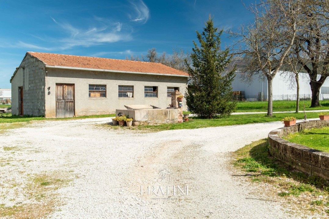 For sale cottage in quiet zone Matelica Marche foto 37
