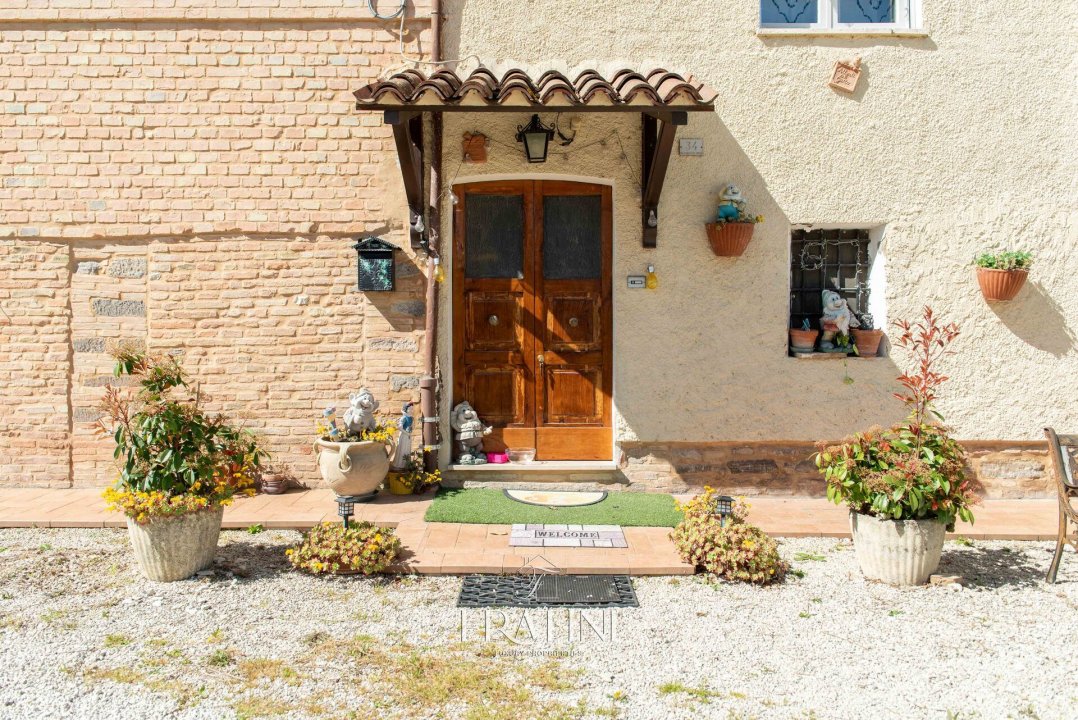 For sale cottage in quiet zone Matelica Marche foto 38